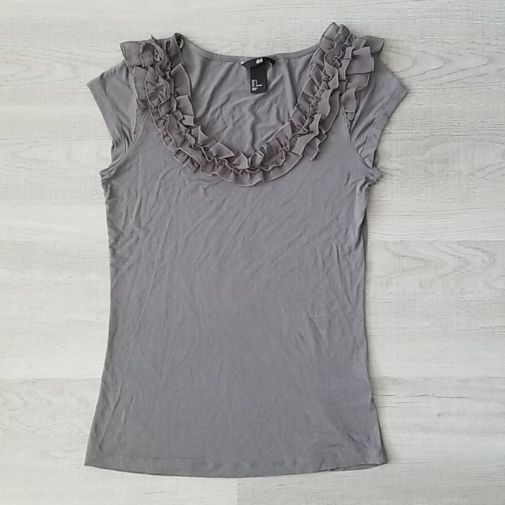 ✨3/10✨ H&M Grey Tank